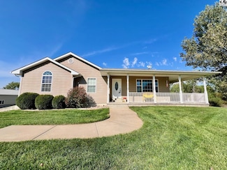 710 Rolling Dunes Rd, Hutchinson, KS 67502