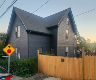 9 Brewster St, Waterbury, CT 06704