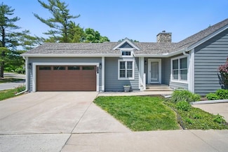 8061 Cobblestone Ct, Urbandale, IA 50322