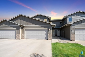 4304 W Shipton St, Sioux Falls, SD 57108