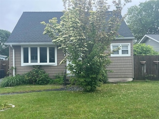 22 Westminster Dr, Shirley, NY 11967