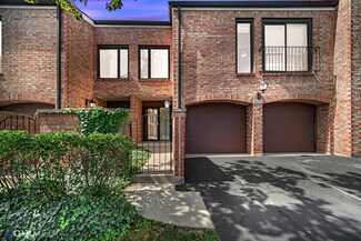 2S768 Jamestown Trail Unit 6, Oak Brook, IL 60523
