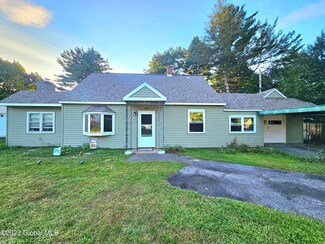 1065 Spry Ln, Schenectady, NY 12303