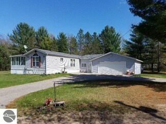 47 Oak St, Sterling, MI 48659