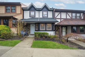 17 Sheffield Hill Unit 105, Woodbury, NY 11797