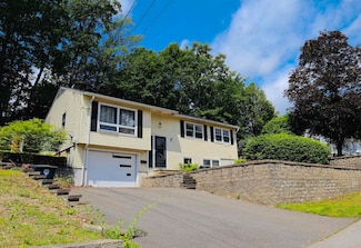 22 Stanford Rd, Nashua, NH 03064