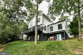 2432 S Culpeper St, Arlington, VA 22206