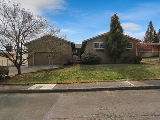 750 NW 9th St, Gresham, OR 97030
