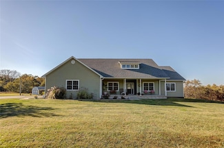 7794 Valley Rd, Shipman, IL 62685