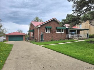 117 Willowdale Dr, West Seneca, NY 14224