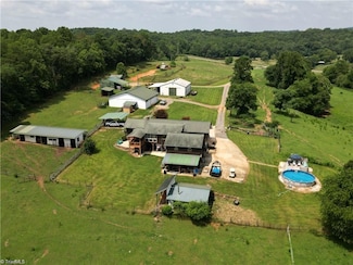 300 Tom Hunter Rd, Pilot Mountain, NC 27041