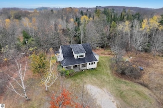11870 E Lee Mann Rd, Northport, MI 49670