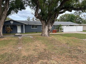 5904 16th St, Zephyrhills, FL 33542