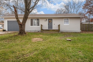 206 Cedarlane Dr, Wellsville, KS 66092