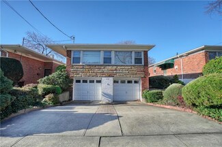 71-56 167th St, Flushing, NY 11365