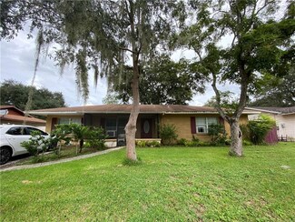 1306 Oakhill St, Seffner, FL 33584