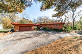 2401 Alta Vista Dr, Waukegan, IL 60087