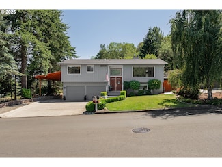 1925 NW Sunberry Dr, Roseburg, OR 97471