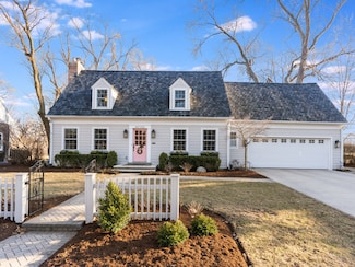 1102 James St, Geneva, IL 60134