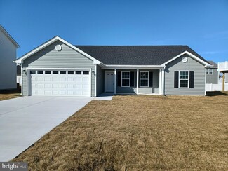 1421 Prentiss Point Pkwy, Martinsburg, WV 25401
