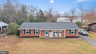 204 Redwood Dr, Fredericksburg, VA 22408