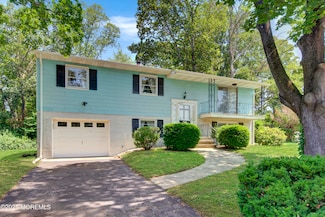 16 Burdge Dr, Howell, NJ 07731