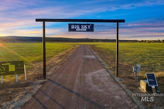 10160 Clearview Ln, Emmett, ID 83617