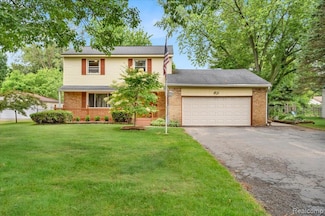 801 Holly Bush Dr, Holly, MI 48442