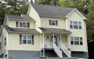 3655 Red Hill Dr, Tannersville, PA 18372