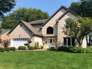 205 Middaugh Rd, Clarendon Hills, IL 60514