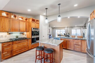 37230 S Hill Side Dr, Tucson, AZ 85739