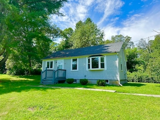527-527A Main Rd, Westport, MA 02790