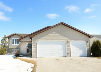 1523 Park Dr SE, East Grand Forks, MN 56721