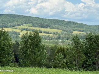 4 Upper Rd, Lanesborough, MA 01237