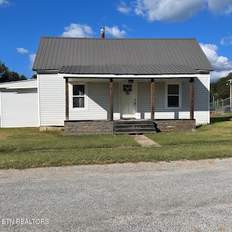 120 7th St, Calhoun, TN 37309