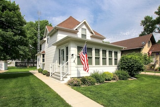 21 1st St NE, Fairfax, MN 55332