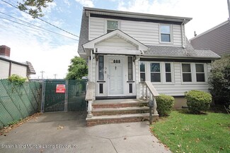 13 Arnprior St, Staten Island, NY 10302