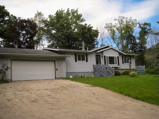 31209 Pleasant Ridge Rd, McGregor, IA 52157