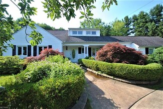 135 Meadowhill Ln, Chagrin Falls, OH 44022