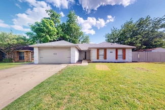 901 Larue Dr, Cedar Hill, TX 75104