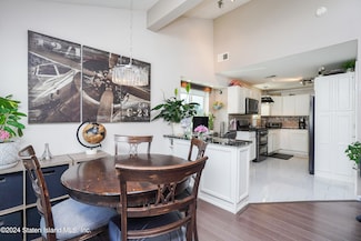 38 Milbank Rd, Staten Island, NY 10306
