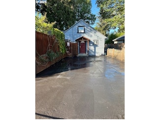 93 E Hillcrest Dr, Eugene, OR 97404