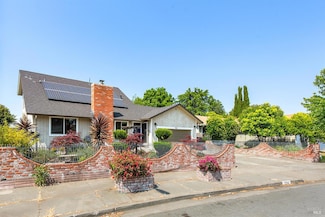 753 W 8th St, Santa Rosa, CA 95401
