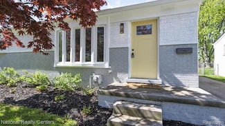32687 Merritt Dr, Westland, MI 48185