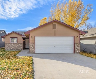 885 E Jackpot St, Kuna, ID 83634