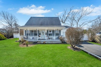 4 Astoria Rd, Mastic Beach, NY 11951