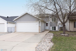 746 49th St S, Fargo, ND 58103