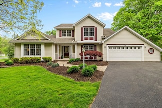 38 Knollwood Dr, Churchville, NY 14428