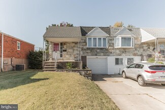 9760 Chapelcroft St, Philadelphia, PA 19115