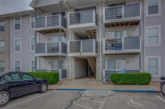 927 Emery Rd, Lawrence, KS 66044